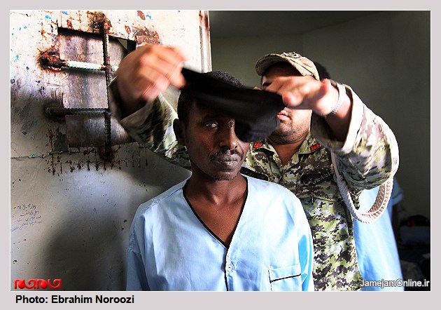 تصاویر: انتقال دزدان دريايي به بندرعباس