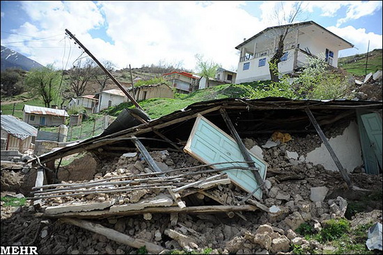 تخریب و جابجایی روستا توسط باران+تصاویر