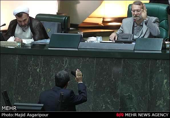 خداحافظی احمدی‌نژاد با لاریجانی (عکس)
