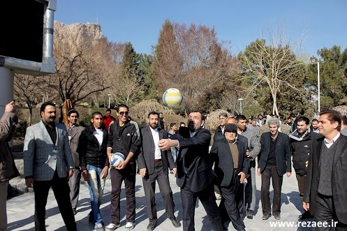 والیبال بازی کردن محسن رضایی (عکس)