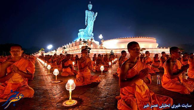 عکس دعای دسته جمعی بودایی‌ها