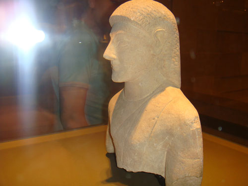 عکس پیکره کوروش در موزه ملی بیروت