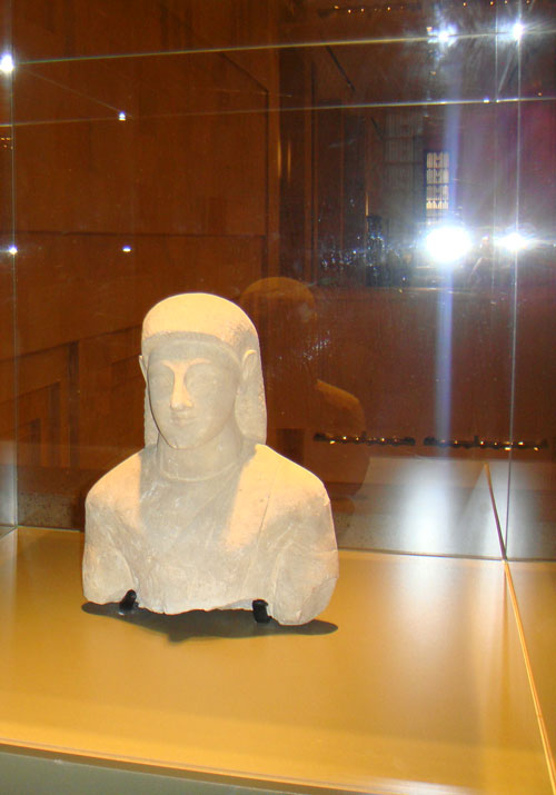 عکس پیکره کوروش در موزه ملی بیروت