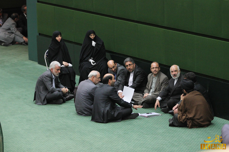 عکس،حاشیه نشینی در صحن مجلس