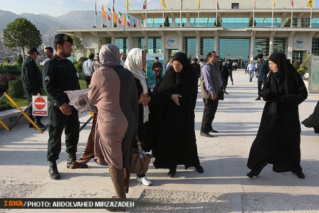 تصاویر برخورد با بد حجابی در برج میلاد