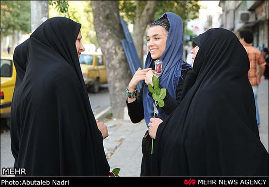 تصاویر اجرای طرح تجلیل از بانوان باحجاب