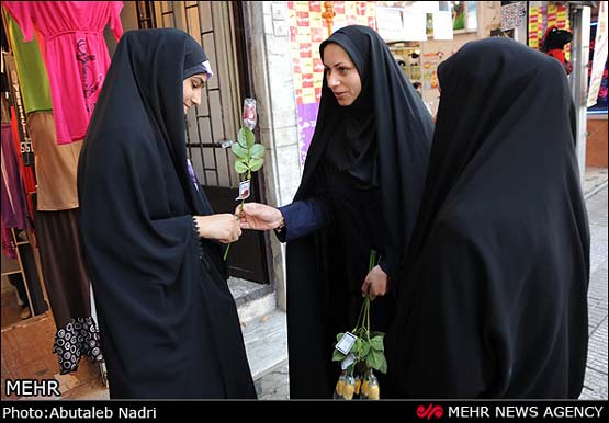 تصاویر اجرای طرح تجلیل از بانوان باحجاب