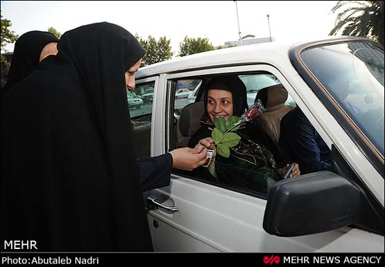 تصاویر اجرای طرح تجلیل از بانوان باحجاب
