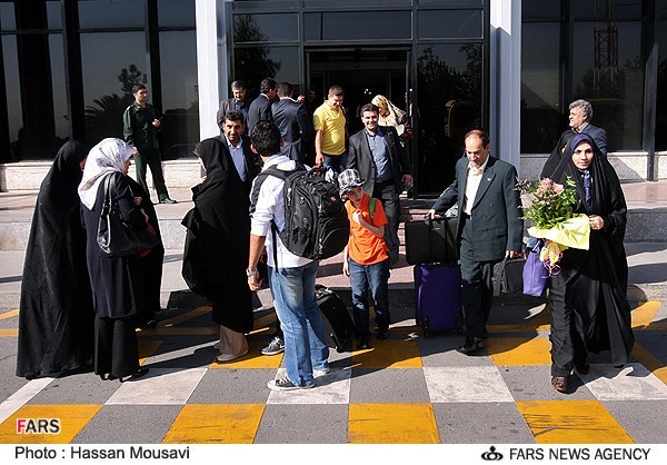 تصاویر بازگشت‌دیپلمات‌های‌ایران‌ازکانادا