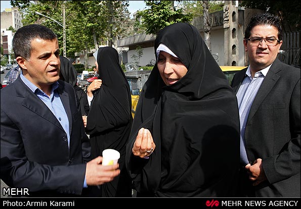 عکس: هاشمی ها در دادگاه
