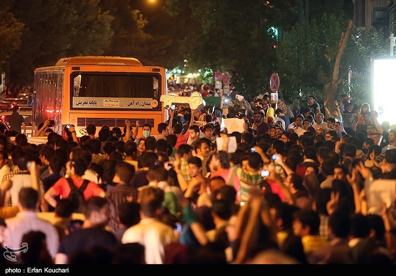 گزاش تصويري: موجي از شادي شهرهاي ايران را فراگرفت