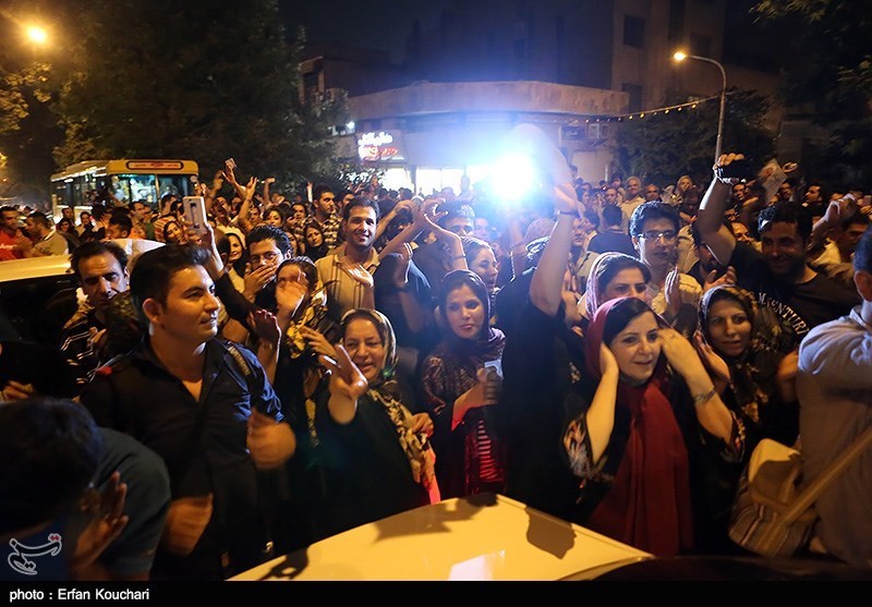 گزاش تصويري: موجي از شادي شهرهاي ايران را فراگرفت