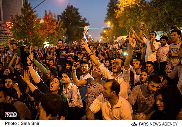 گزاش تصويري: موجي از شادي شهرهاي ايران را فراگرفت