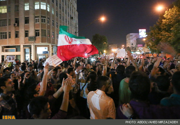 گزاش تصويري: موجي از شادي شهرهاي ايران را فراگرفت