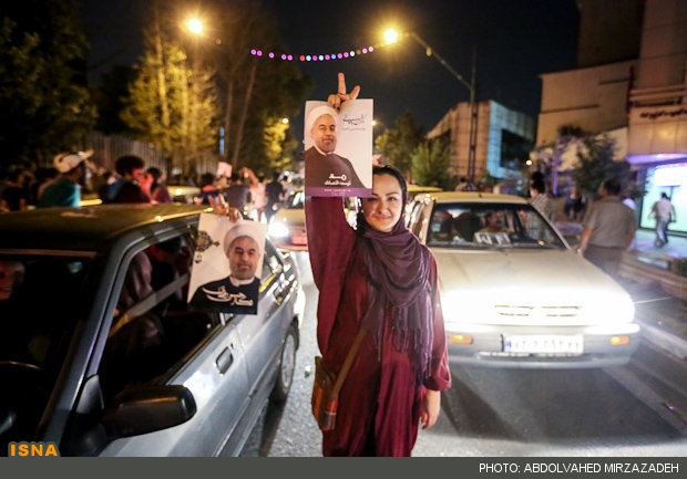 گزاش تصويري: موجي از شادي شهرهاي ايران را فراگرفت