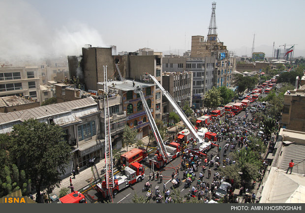 آتش سوزی گسترده در خیابان جمهوری+ تصاویر