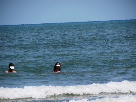 کشف حجاب گسترده دختران و زنان در سواحل شمال!/تصاویر