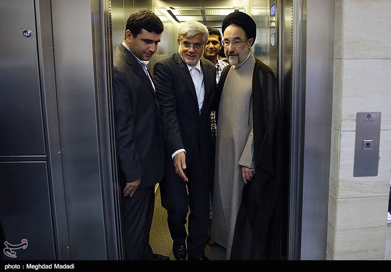 عکس/خاتمی و عارف در آسانسور