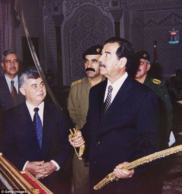 شمشیر صدام به عراق بازگردانده شد (+عکس)