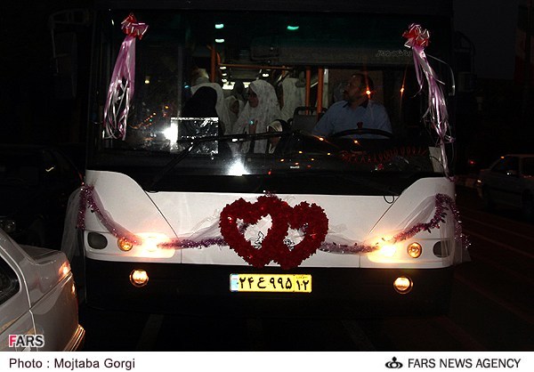 عکس/ حمل عروس با اتوبوس