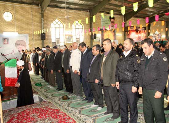حضور فرماندار ری در نماز جمعه شهر حسن آباد(عكس)