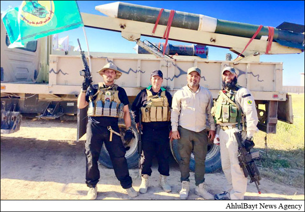 «ابوعزرائیل» در کنار راکت القاهر/عکس