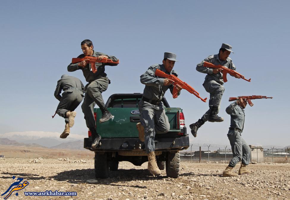 عکس جالب از تمرین نظامی مردان افغان