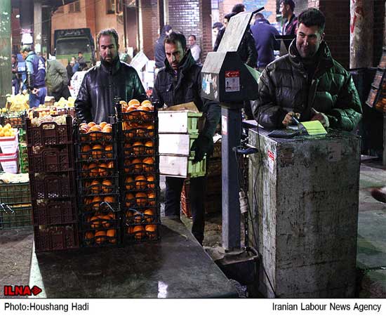فروش میوه‌های قاچاق در میدان مرکزی میوه ‌و تره‌بار(عكس)