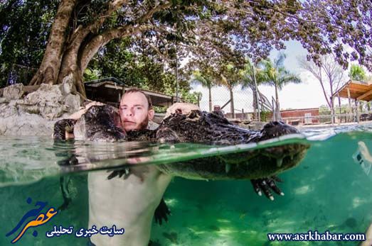 شنا با خطرناکترین موجود(+تصاویر)