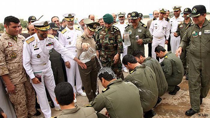 عکس: آب‌پاشی فرمانده ارتش ایران