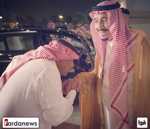 عکس/ دستبوسی پادشاه سعودی توسط ولی‌عهد برکنارشده !؟