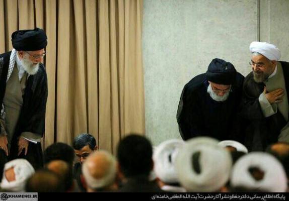 نحوه برخورد احمدي نژاد با روحاني(+عكس)
