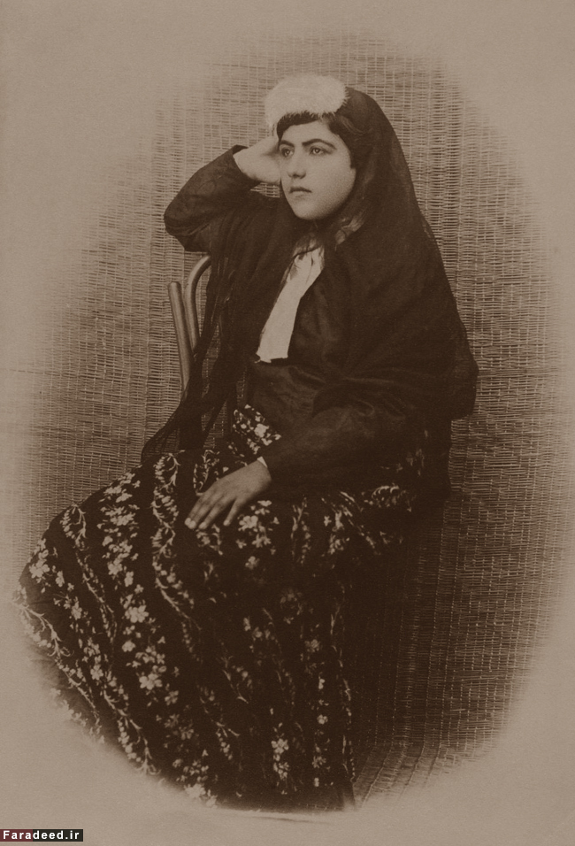عکس آتلیه‌ای از زن قاجاری