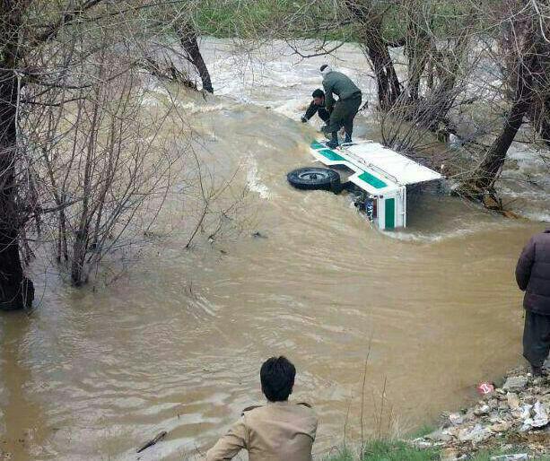 غرق شدن خودروی ناجا (عکس)