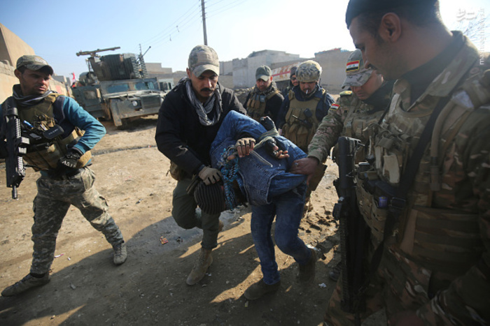 عکس: یک داعشی در موصل بازداشت شد