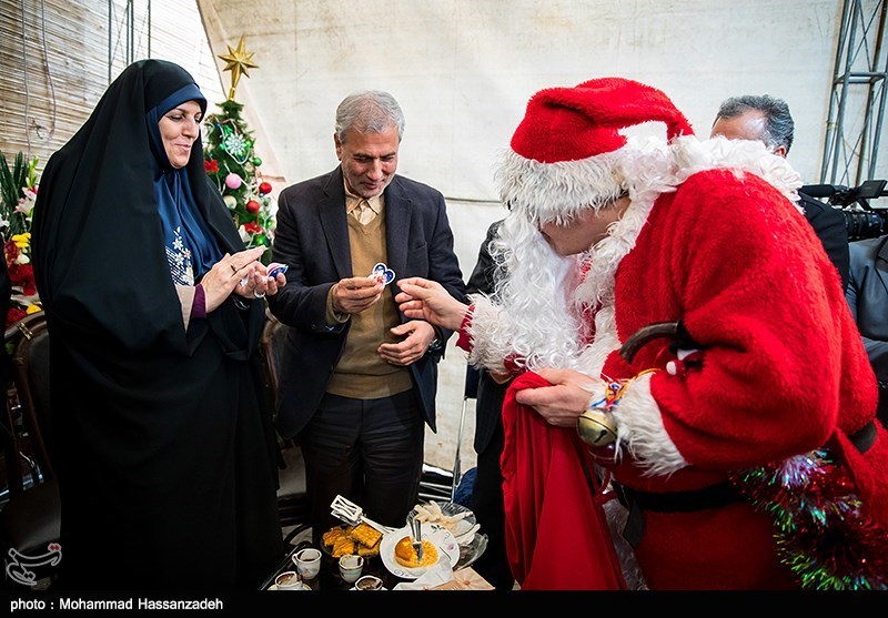 عکس: هدیه بابانوئل به وزیر و معاون رئیس جمهور