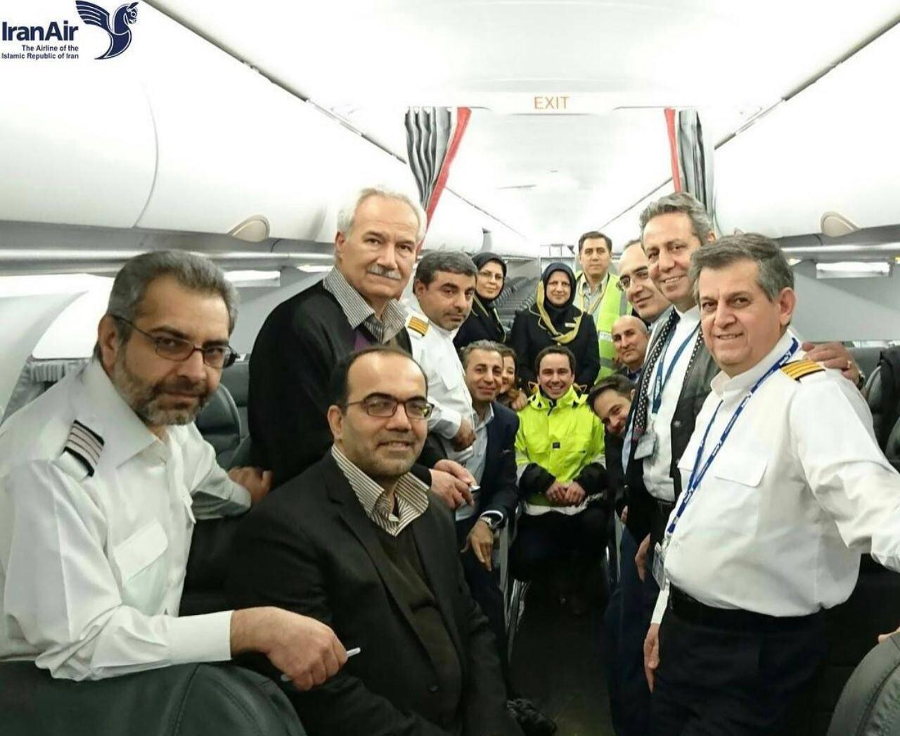عکس: خلبانان و مهمانداران جدیدترین ایرباس ایران