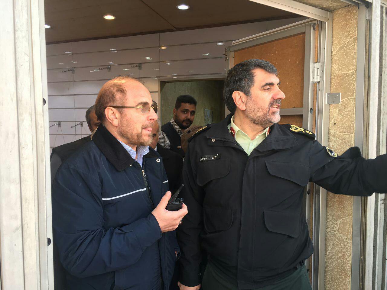 قالیباف شهردار تهران و سردار ساجدی نیا در محل حادثه پلاسکو(عكس)