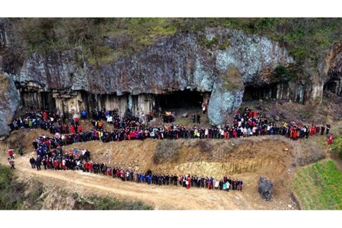 عکس یادگاری خانوادگی ۵۰۰ نفره در چین! +عکس