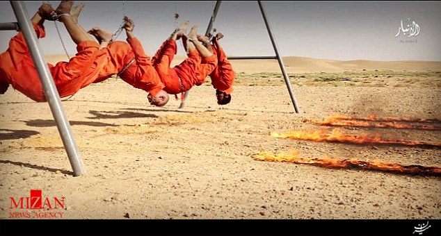 زنده‌سوزی؛ شیوه تازه داعش در اعدام +عکس(۱۶+)