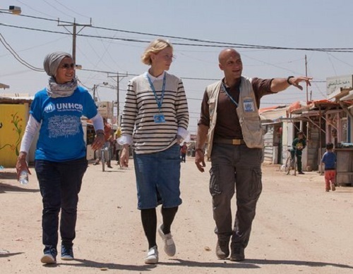 بازیگر زن برنده اسکار در اردوگاه مهاجران+ عکس