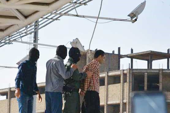 تصویر اعدام دزد مسلح در ملأعام +عکس