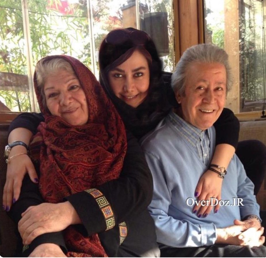 عکس: آنا نعمتي به همراه پدر و مادرش