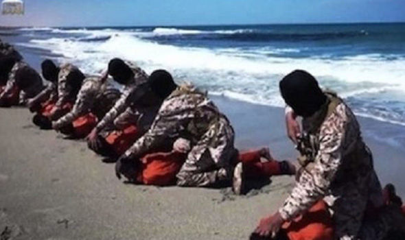 اعدام وحشیانه گروهی از مسیحیان توسط داعش +تصاویر(16+)
