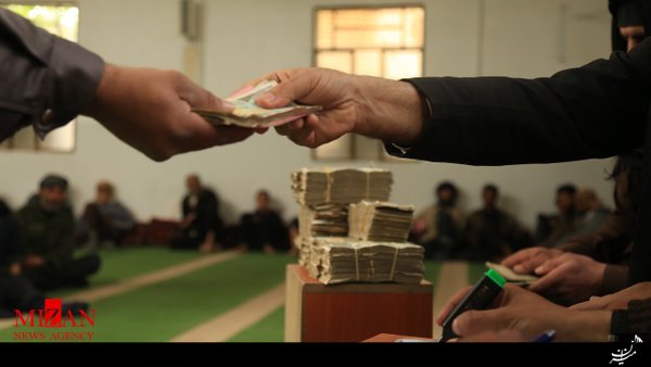داعش مدعی توزیع پول میان تروریست‌ها شد! +عکس