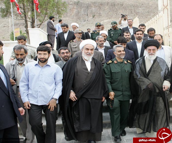 سردار سلیمانی در کنار رهبر انقلاب، 11 سال پیش (عکس)