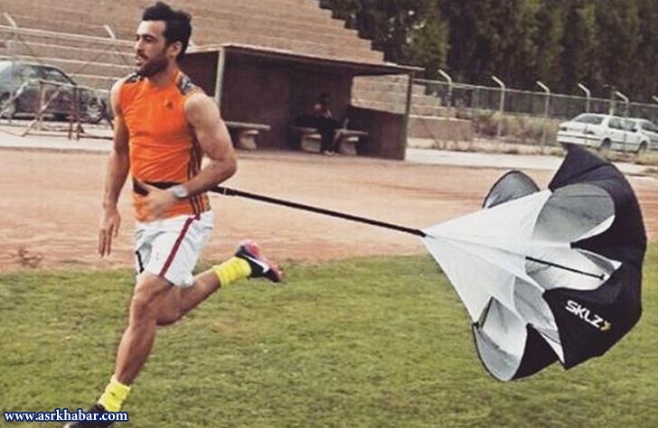 تمرین جالب فوتبالیست ایرانی +عکس