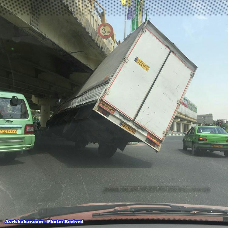 شاهكار راننده كاميون در تهران (عكس)