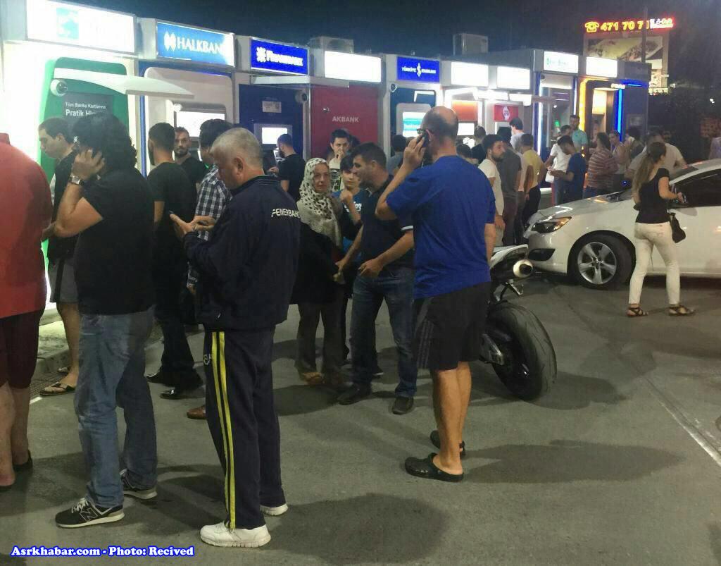هجوم مردم ترکیه به پمپ بنزین و عابربانک ها (عکس)