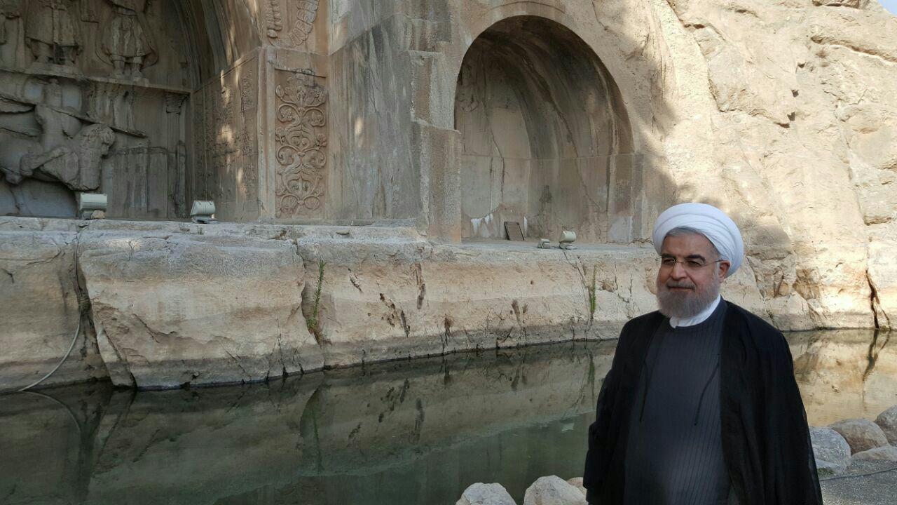 بازديد روحانی از مجموعه تاريخي طاق بستان(تصاویر)